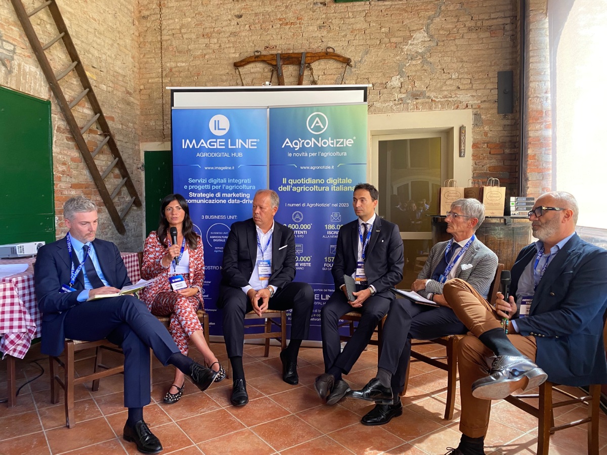 Da sinistra a destra: Davide Galeotti (Tinexta Innovation Hub), Annalisa Imbimbo (SA Finance), Michele Bertrandi (BNP Paribas Leasing Solutions), Fabio Garavelli (Gruppo AGCO Fendt), Mario Danieli (Argo Tractors), Sandro Battini (Kverneland Group Italia)